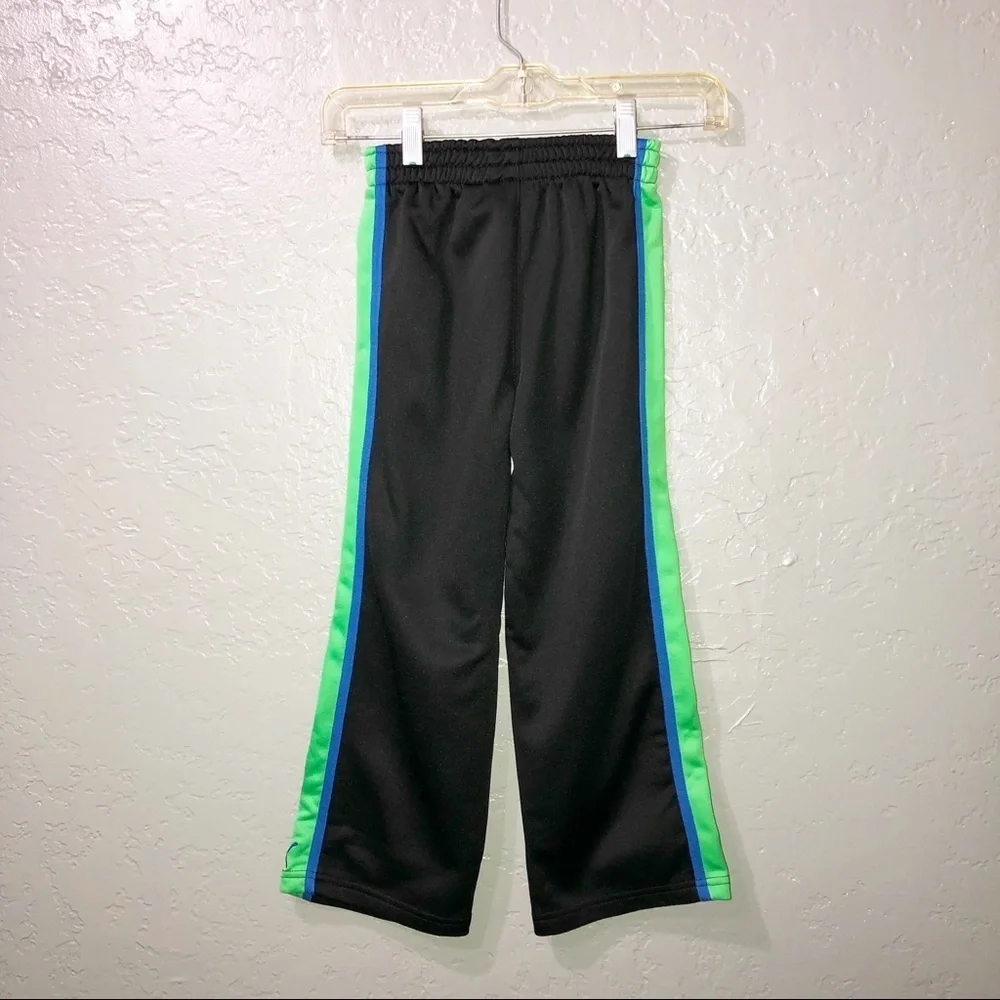 (Set) Puma zip jacket and hoodie with pants.